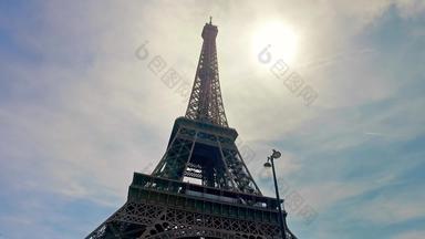 美丽的建立拍摄埃菲尔铁塔塔巴黎樱桃盛开的树